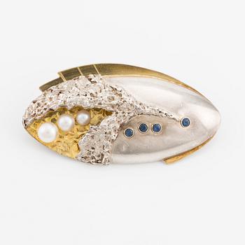 Brooch in silver and gold, with pearls and small blue stones.