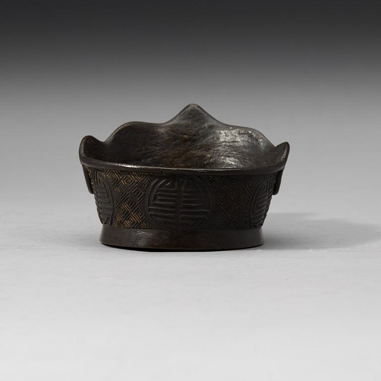 A bronze iron, Qing dynasty (1644-1912).