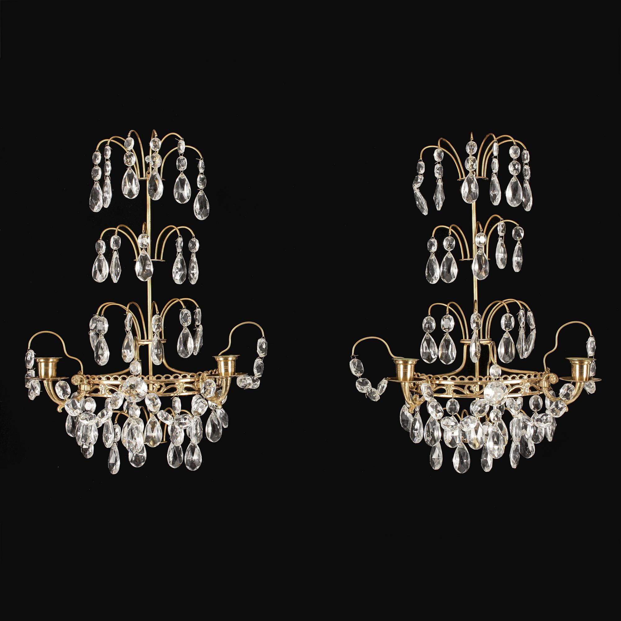 VÄGGLYSTRAR, ett par, gustaviansk stil. 1900-tal.