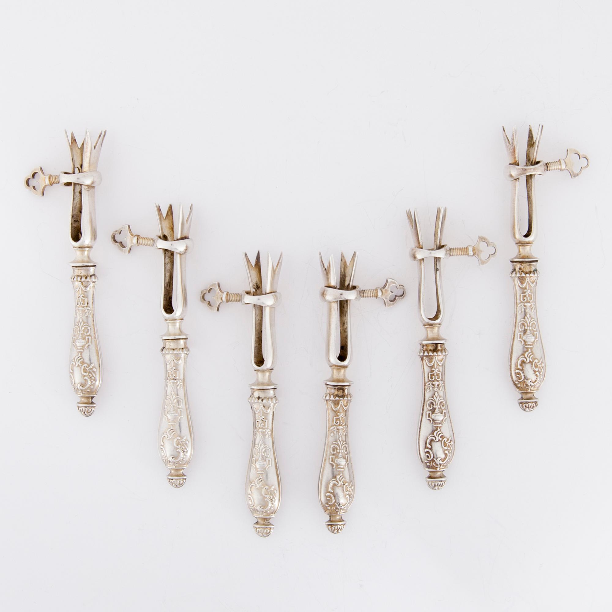 LAMMKOTLETTSHÅLLARE, 6 st, silver, Frankrike, 1800-talets slut. Tot. vikt ca 119,5 g.