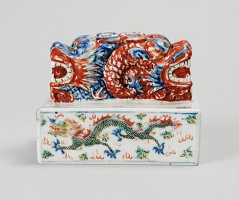 SIGILLSTAMP, porslin. Kina. 1900-tal.