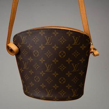 LOUIS VUITTON, cross body bag.