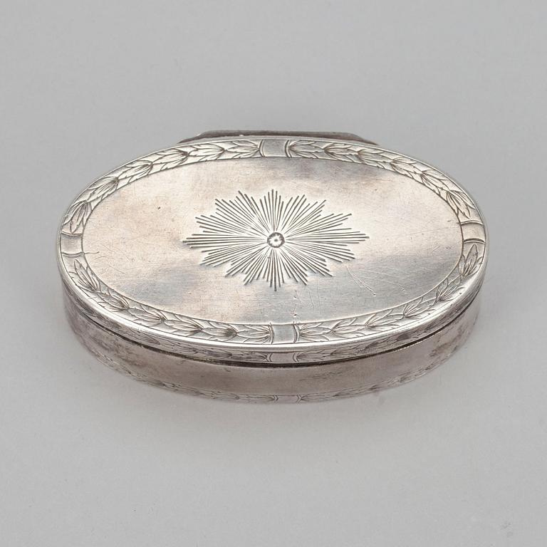NUUSKARASIA, hopeaa, Anders Gottlieb Hall (1786-1788), Turku epäselvä vuosileima mahdollisesti 1788. Paino noin 67,2 g.