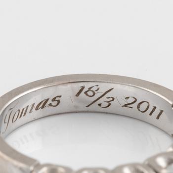 A WA Bolin 18K ring set with round brilliant-cut diamonds.
