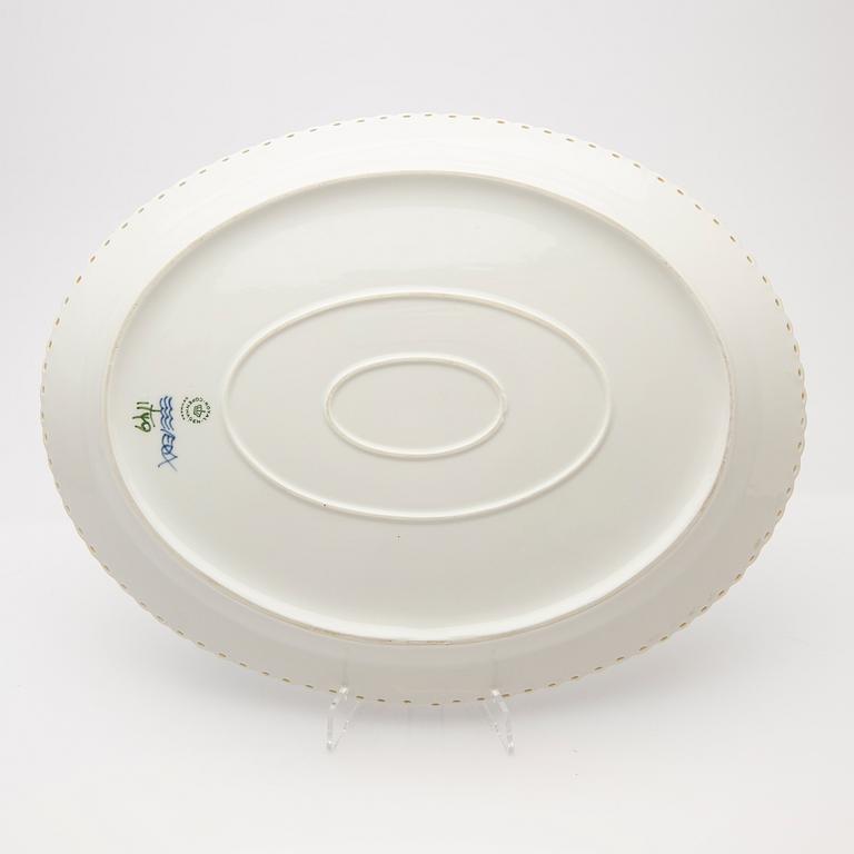 Serving dish, porcelain, Royal Copenhagen, "Musselmalet helblond", model 1149, 1969-1974.