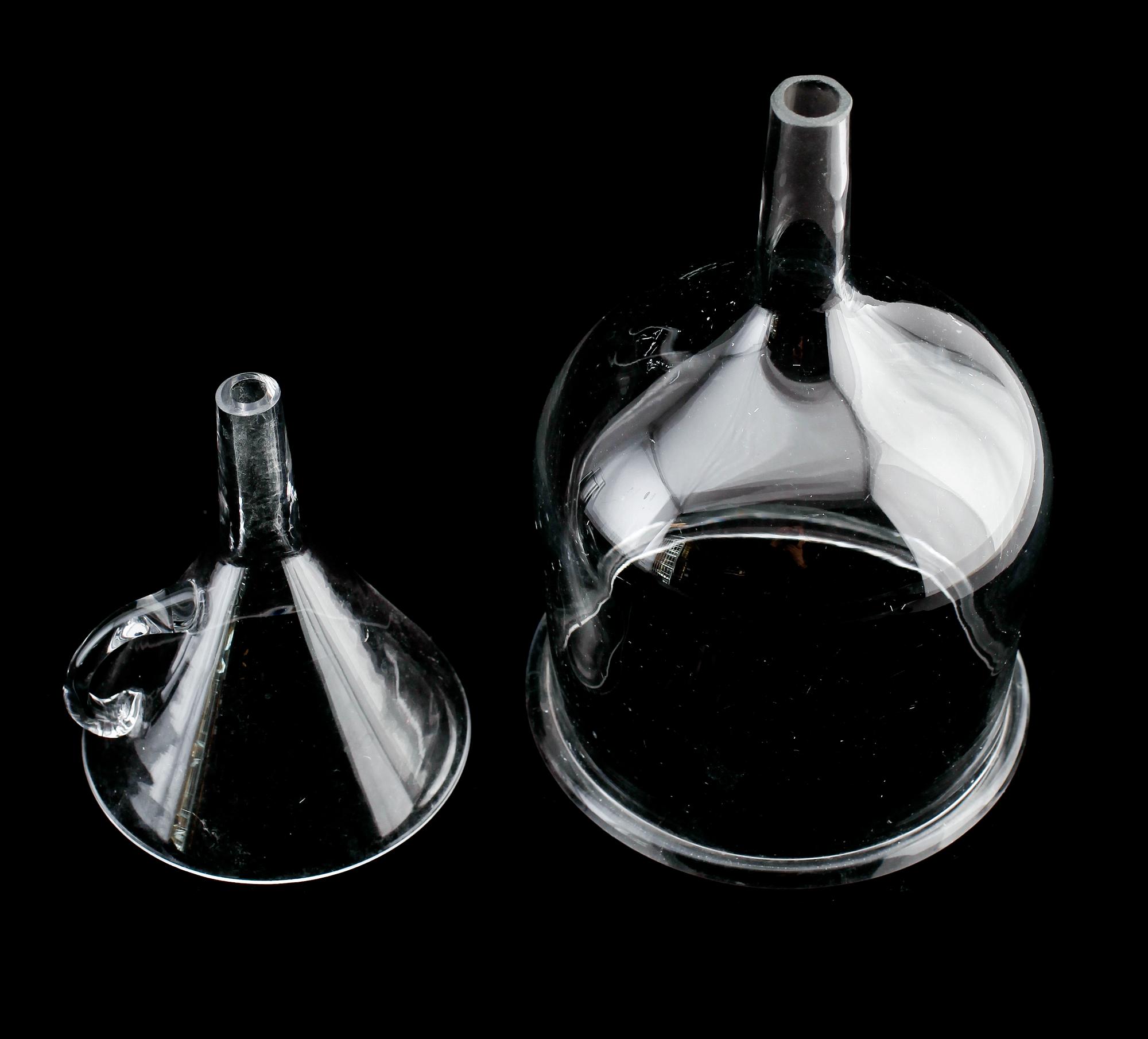 TRATTAR, 2 st, glas, 1800-tal.