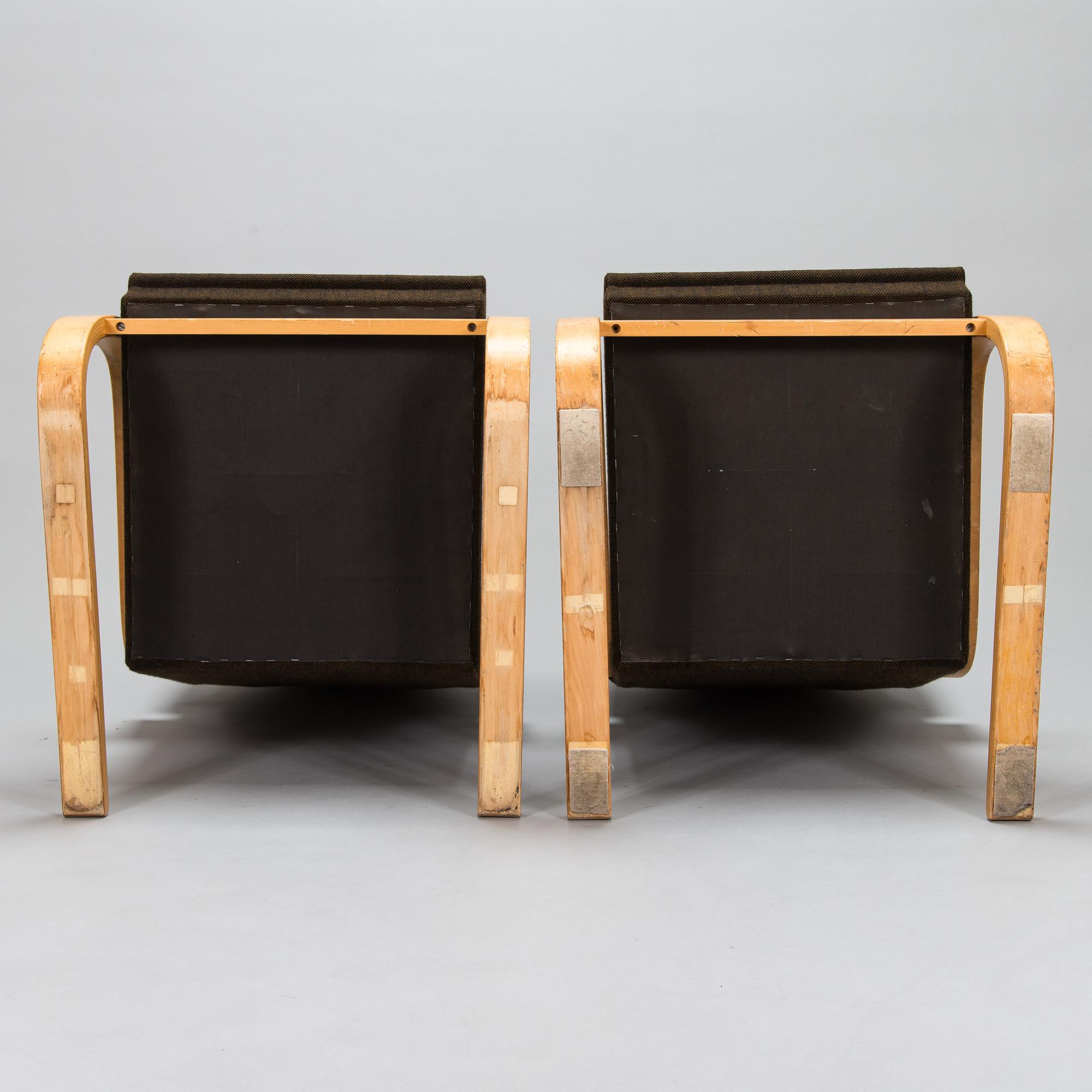 Alvar Aalto, A pair of mid-20th century '34/401' armchairs for O.Y. Huonekalu- ja Rakennustyötehdas A.B. Finland.
