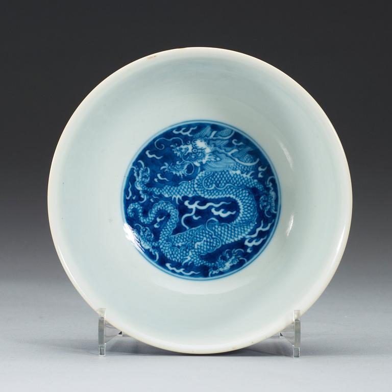 A blue and white bowl, Qing dynasty with Qianlong mark.