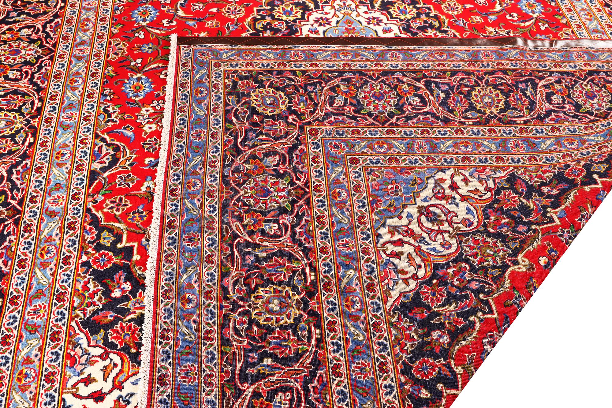 A Keshan carpet, c. 363 x 254 cm.