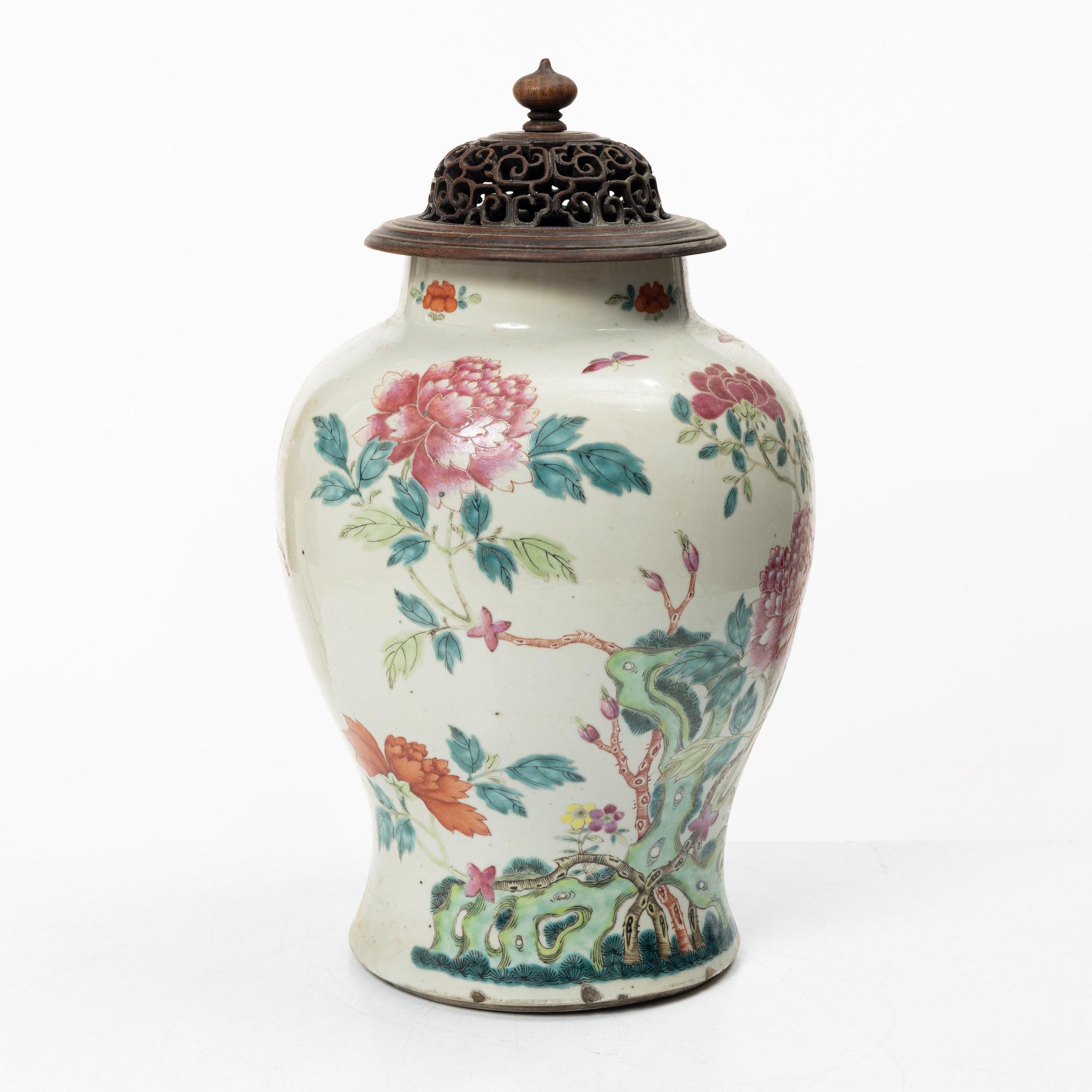 Urna, porslin, Kina, Qingdynastin, 1800-tal.