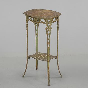 PIEDESTAL, mässing, 1900-talets första hälft.