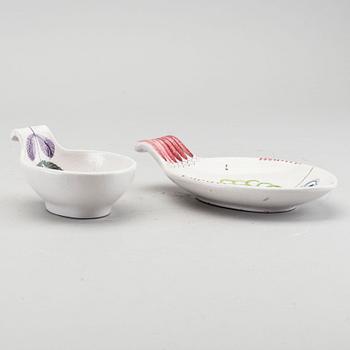 STIG LINDBERG, a set of five faiance bowls and plate.