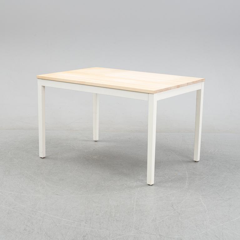 Matbord, 'Multi-O', Nirvan Richter för Norrgavel, 2000-tal.