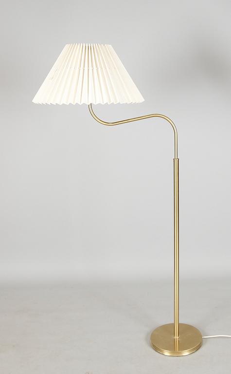 GOLVLAMPA, modell 2368/2148, "Stora Kamelen", Josef Frank, Firma Svenskt Tenn.