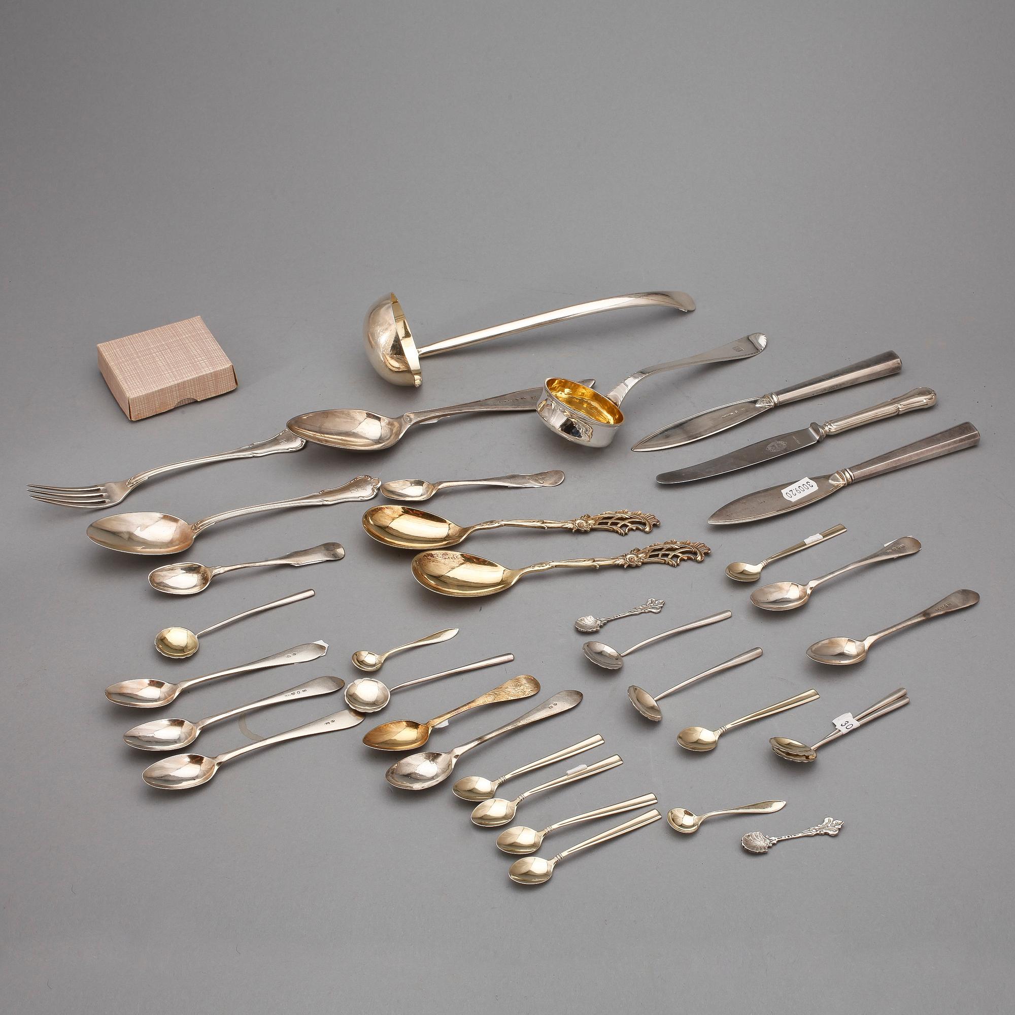 PARTI SILVER, 35 delar, bland annat Gustaf Möllenborg, 1894. Total vikt ca 840g.