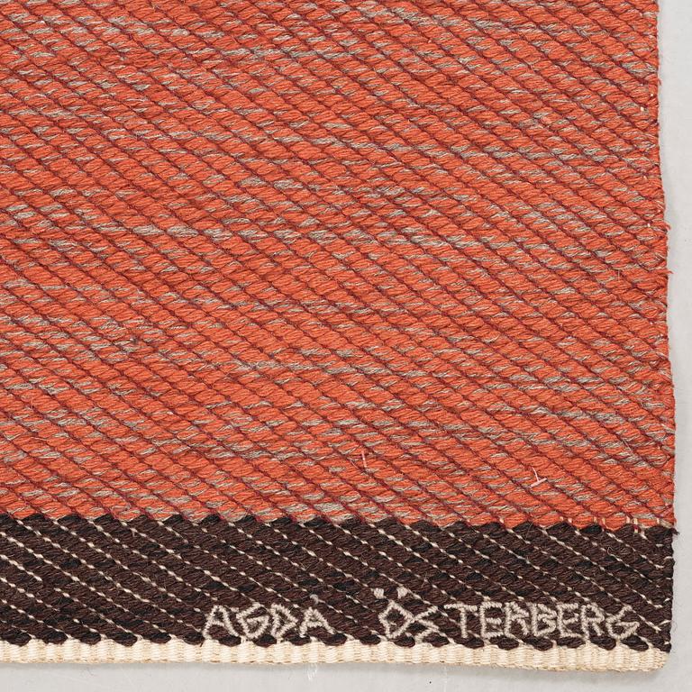 MATTA. Inslagsförstärkt kypert. 295,5 x 231 cm. Signerad AGDA ÖSTERBERG.