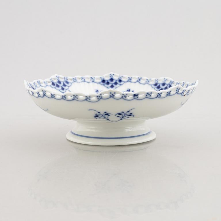 Royal Copenhagen, fat, 3 st, porslin, "Musselmalet", helblonde, Danmark.