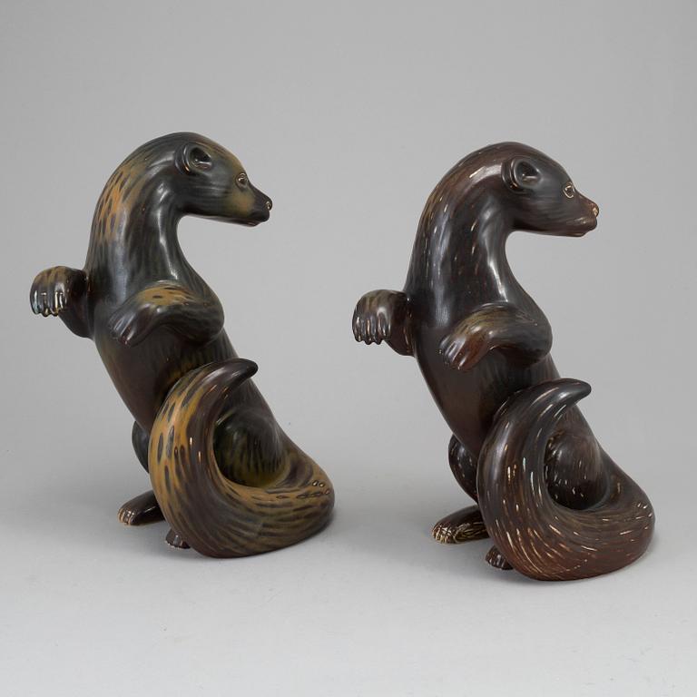 GUNNAR NYLUND, two otter stoneware figurines from Rörstrand.