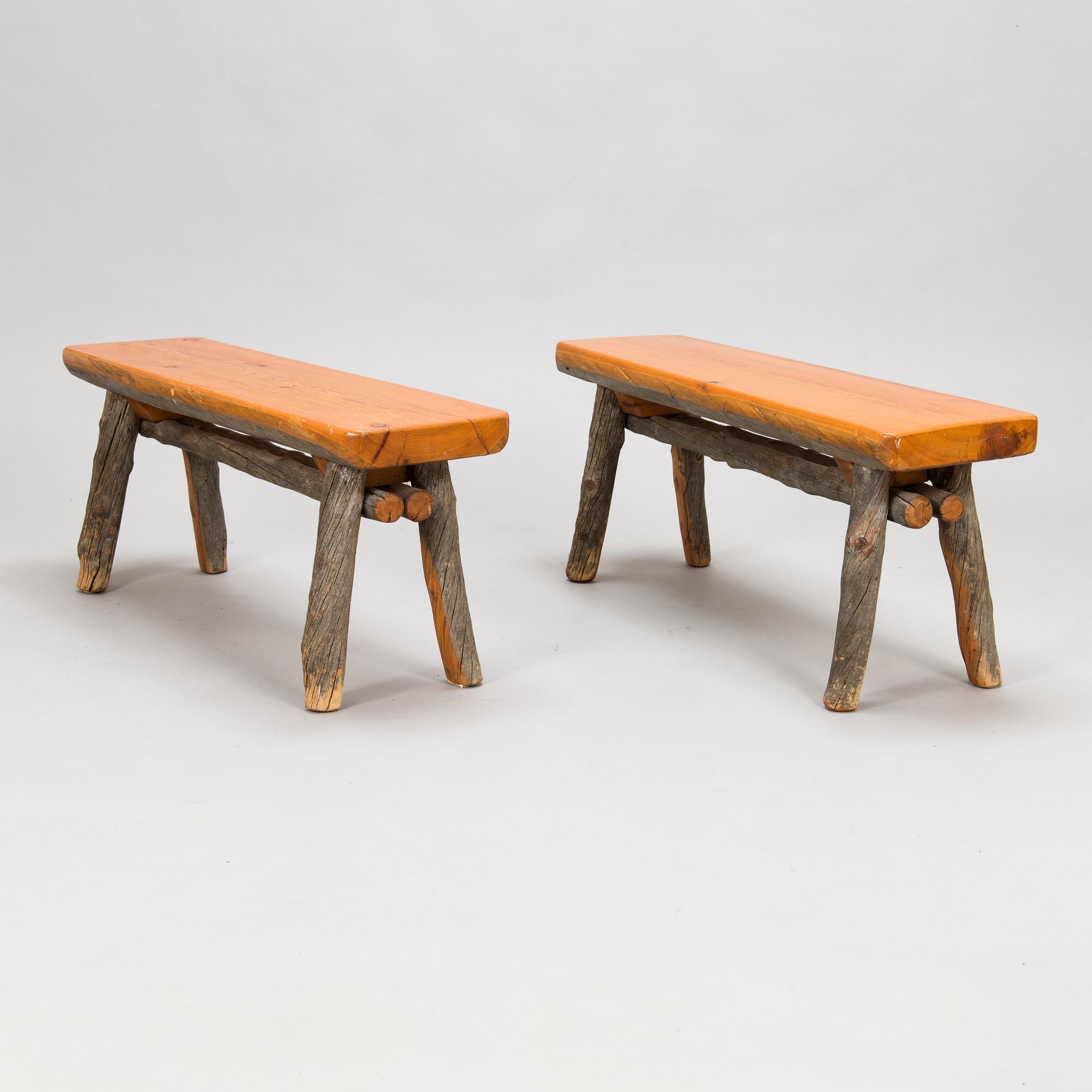 Bänkar, 2 st, utförda av Eero Turunen, Lieksa 1976.