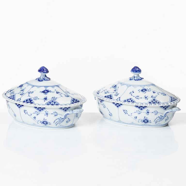 Royal Copenhagen, terriner med lock, ett par, "Musselmalet Helblonde", Danmark, 1979-83.