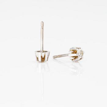 ÖRHÄNGEN, ett par med briljantslipade diamanter ca 0.20 ct.
