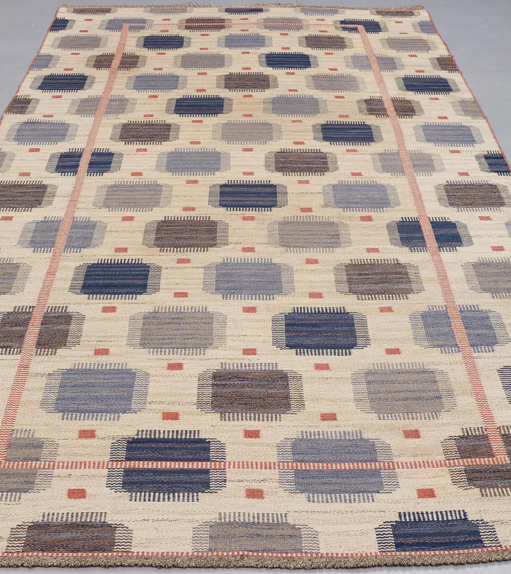 Märta Måås-Fjetterström, MATTA, "Blåplump", rölakan, ca 399 x 184,5-186 cm, signerad AB MMF.