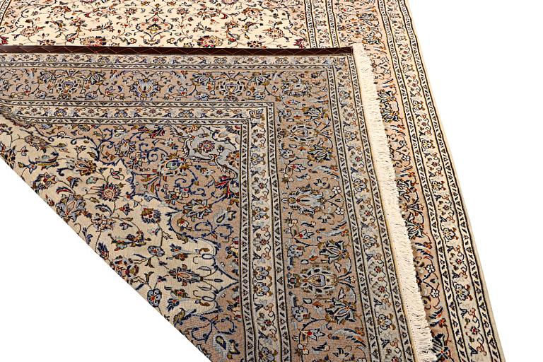 A Keshan carpet, c. 283 x 195 cm.