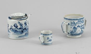 BULJONGKOPP, KOPP samt TEKANNA, porslin, Kina, Qing dynastin, bland annat Qianlong, 1700-/1800-tal.