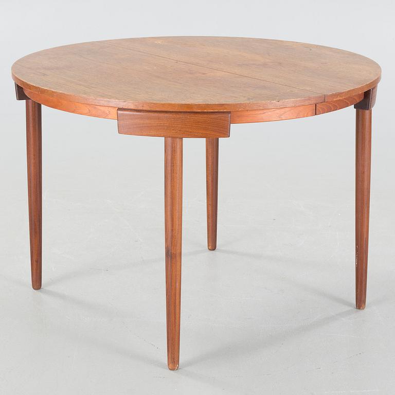 Four chairs and a table, designed approx 1952 by Hans Olsen for Frem Røjle.