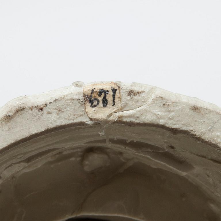 VESTOS / FIGURIINI, keramiikkaa, 1900-luvun alkupuoli.