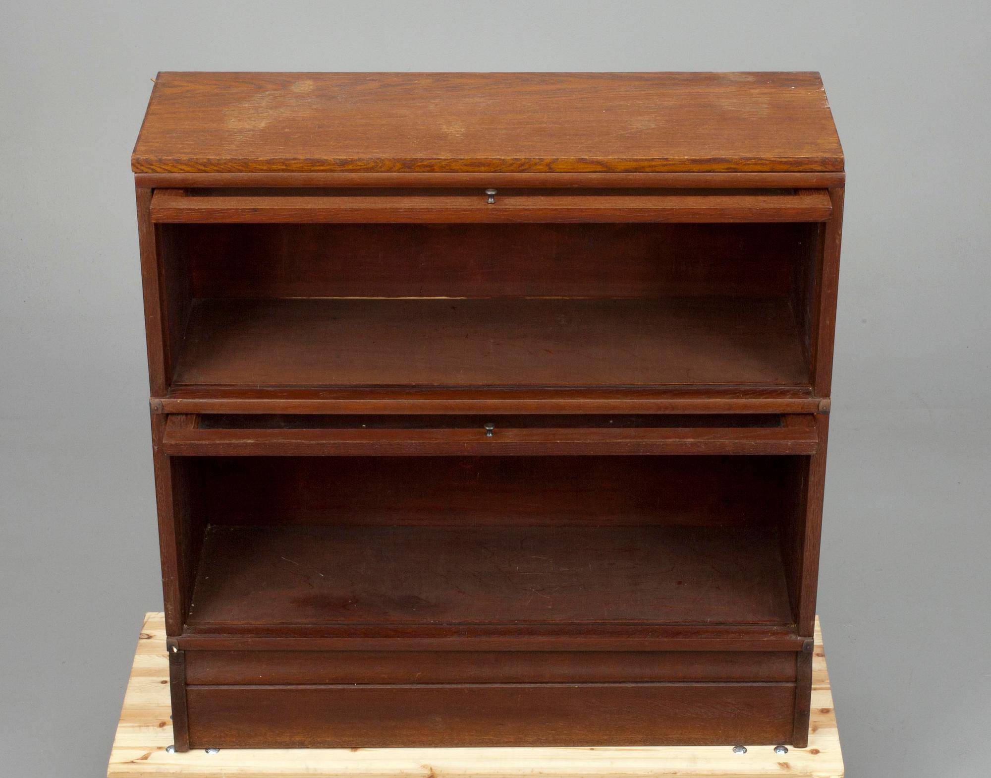 BOKHYLLA, ek,  stämplad Billnäs Bruks Ab, 1900-talets början.