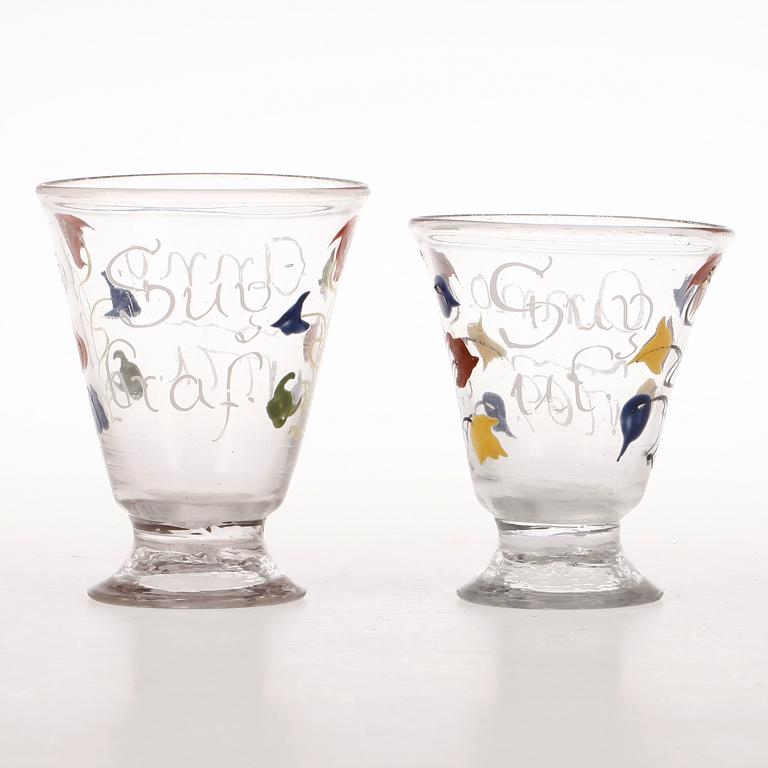 SNAPSGLAS 2 st, glas, 1769 och 1771.