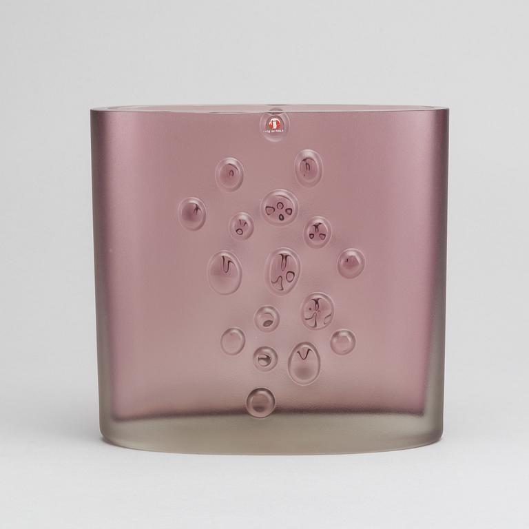 TAPIO WIRKKALA, a signed glass vase, no 3305. 1960's.