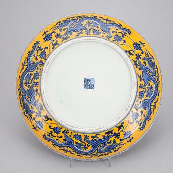 FAT, porslin, Kina, Qianlongs märke, 1900-tal.