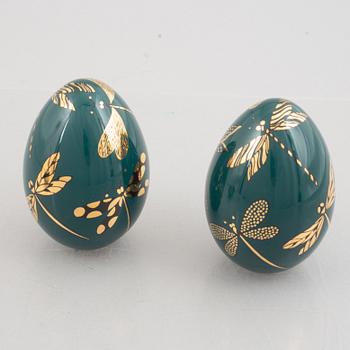 Oiva Toikka, two eggs, Iittala, and Gunvor Olin-Grönqvist, to eggs, Arabia, Finland.