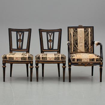 STOLAR, ett par samt KARMSTOL, sengustaviansk. omkring år 1800.