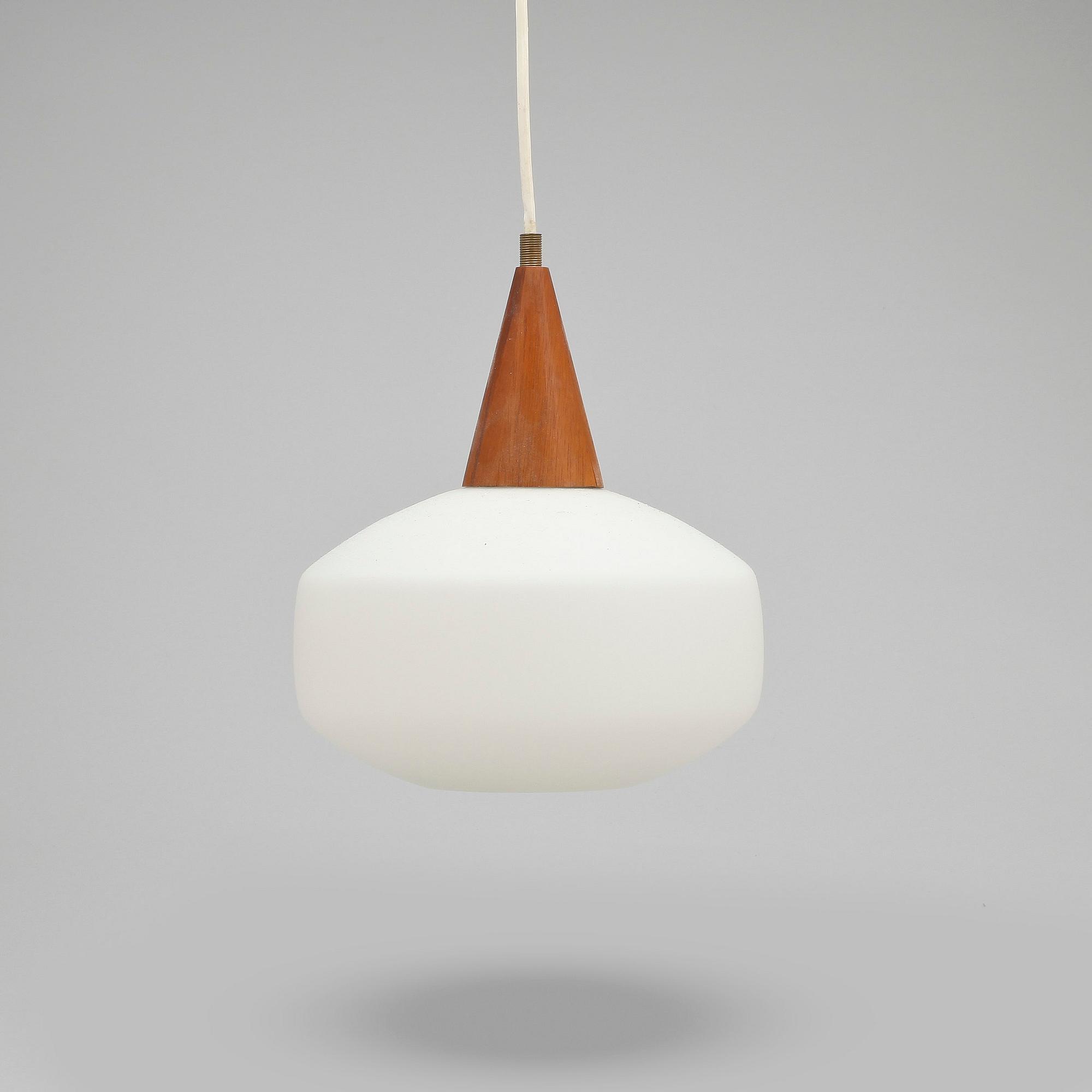 TAKLAMPA, möjl Luxus, 1950/1960-tal. H 45, diam ca 20.