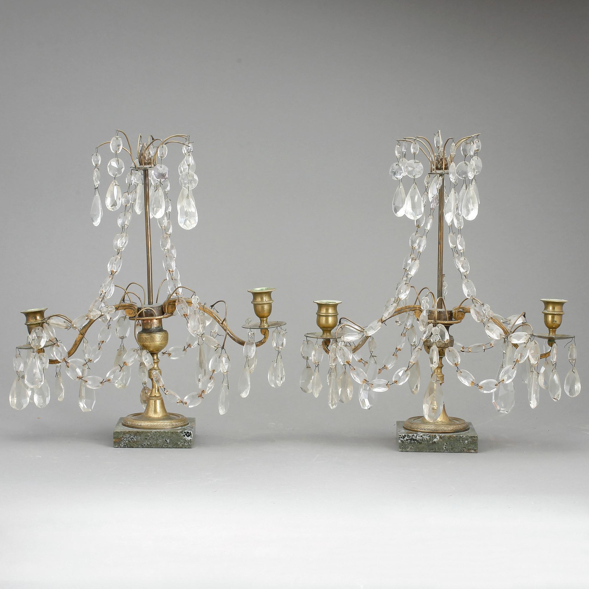 BORDSLYSTRAR, ett par, 1800/1900-tal.