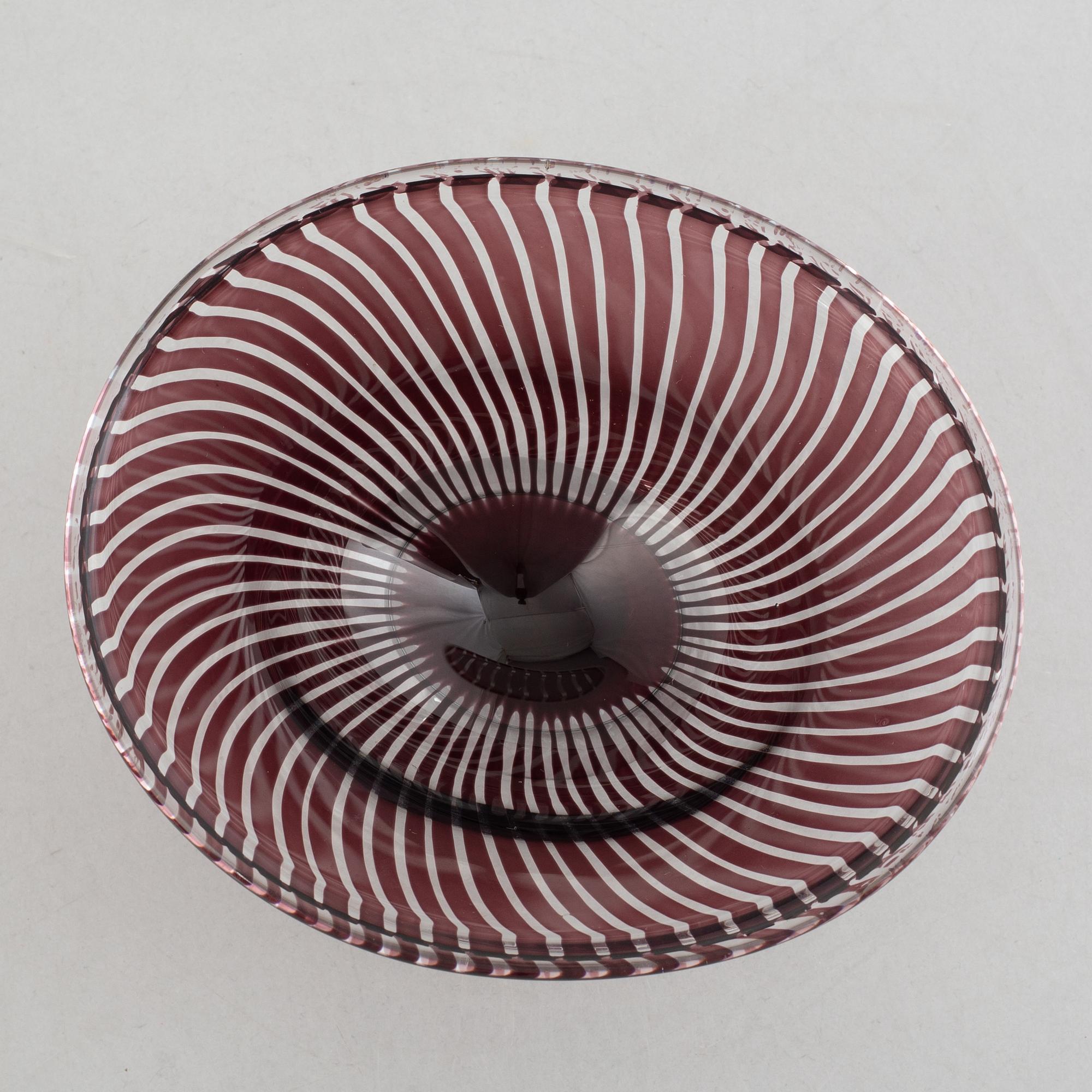 Edward Hald, twp glass "slipgraal" bowls, signed, Orrefors, 1941 and 1945.