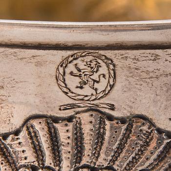 A ENGLISH TANKARD, silver, London 1772.