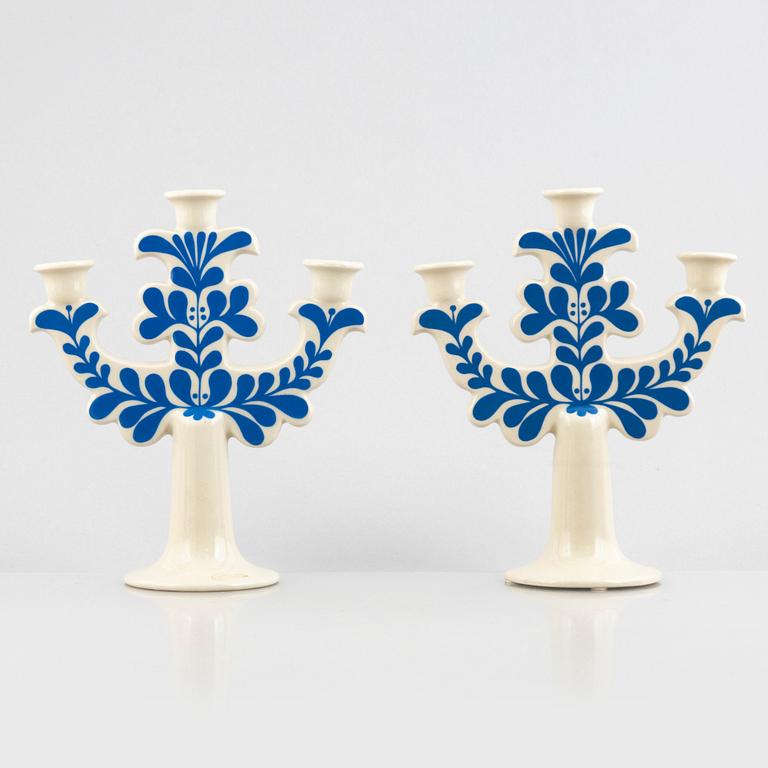 Lisa Larson, ljusstakar, 6 st, ljuslykta samt salt- och pepparströare, stengods och majolika, bl.a. Höganäs.