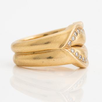 Ring, Ellen Curtis, 18K guld och briljantslipade diamanter. Stockholm 1997.