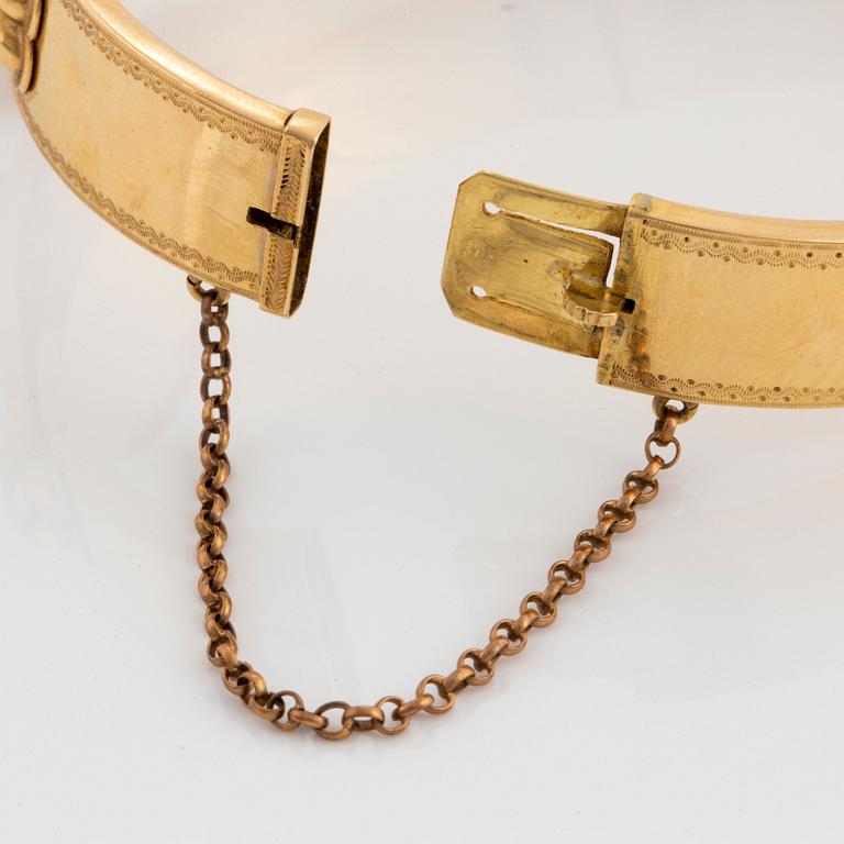 Gustaf Dahlgren armband 18K guld med pärlor.