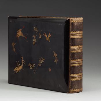 A Japanese lacquered photo album, Meiji period (1868-1912).