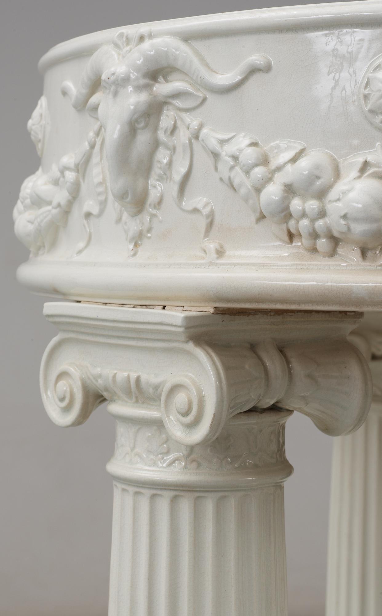 A Gunnar Wennerberg creamware jardinjere, Gustavsberg ca 1914.