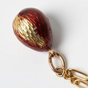 FABERGÉ, HALSKEDJA MED 9 MINIATYRPÅSKÄGG, guld, emalj MM, OLIKA VERKMÄSTARE S:T PETERSBURG 1899-1908.