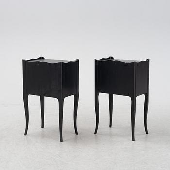 Sängbord, ett par, rokokostil, 1900-talets andra hälft.