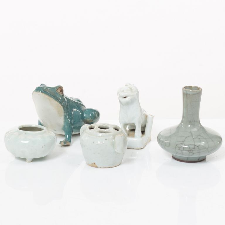 Two joss stick holders, a vase, a brush washer and a small ewer, Qing dynasty, 19th century and older.