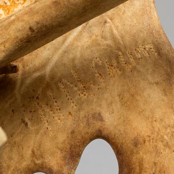 NILS NILSSON SKUM, hornmontage/skål, signerad och daterad 1933.