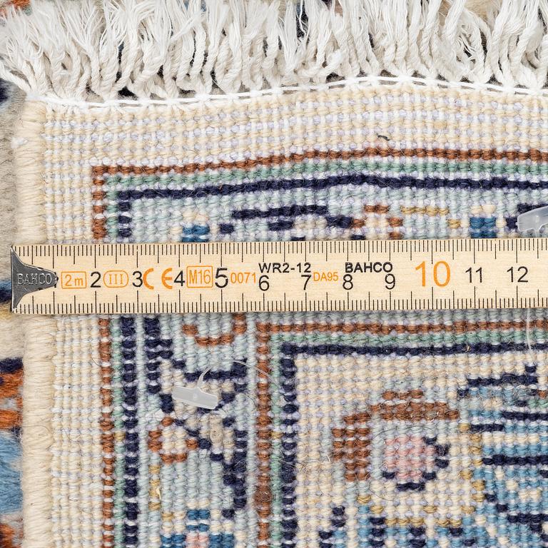 Matta, Keshan, ca 408 x 392 cm.